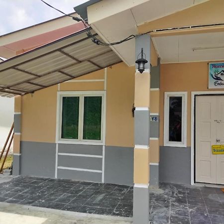 Homestay Embah Ros & Embah Lek Hutan Melintang Exterior foto