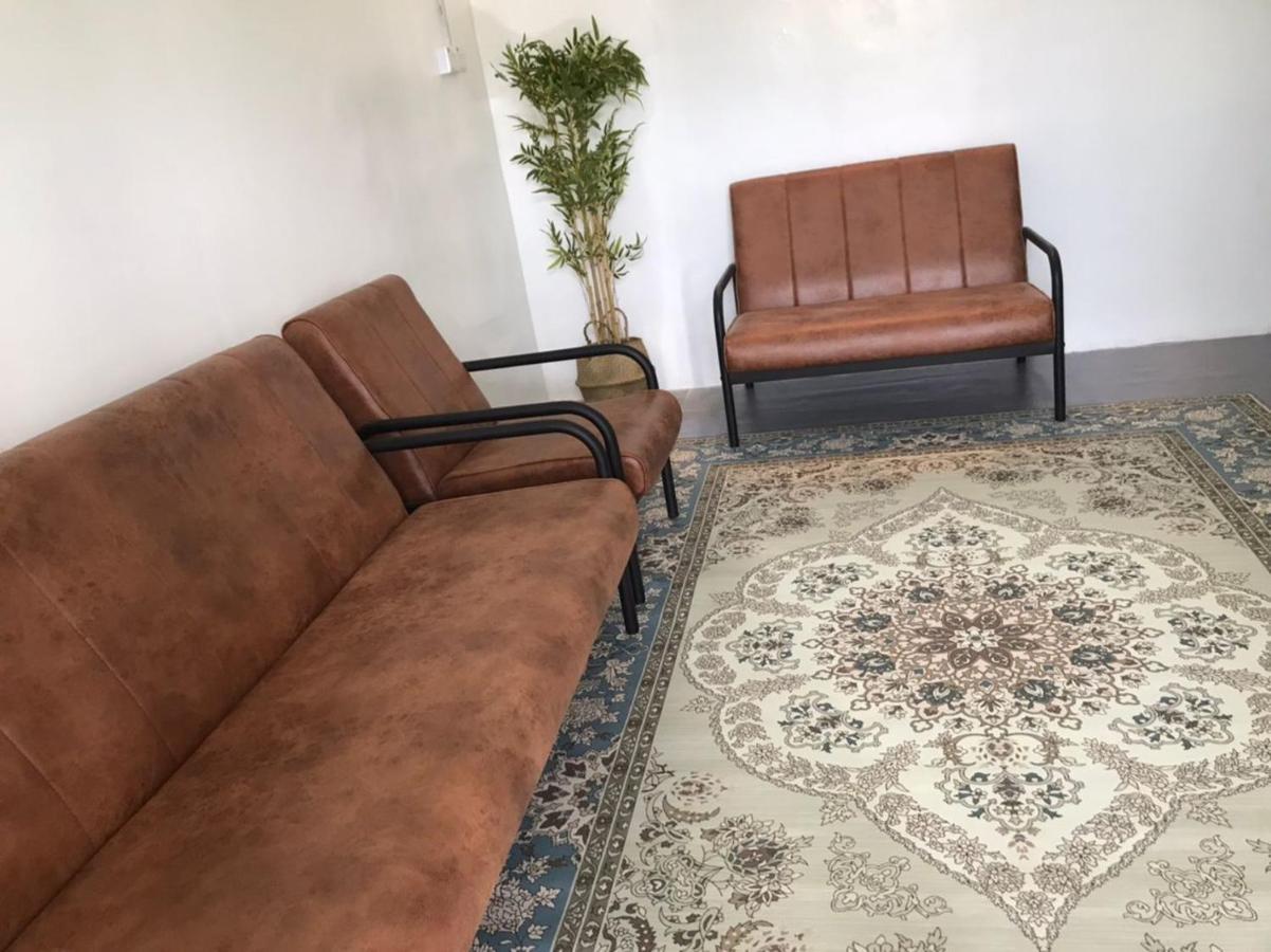 Homestay Embah Ros & Embah Lek Hutan Melintang Exterior foto