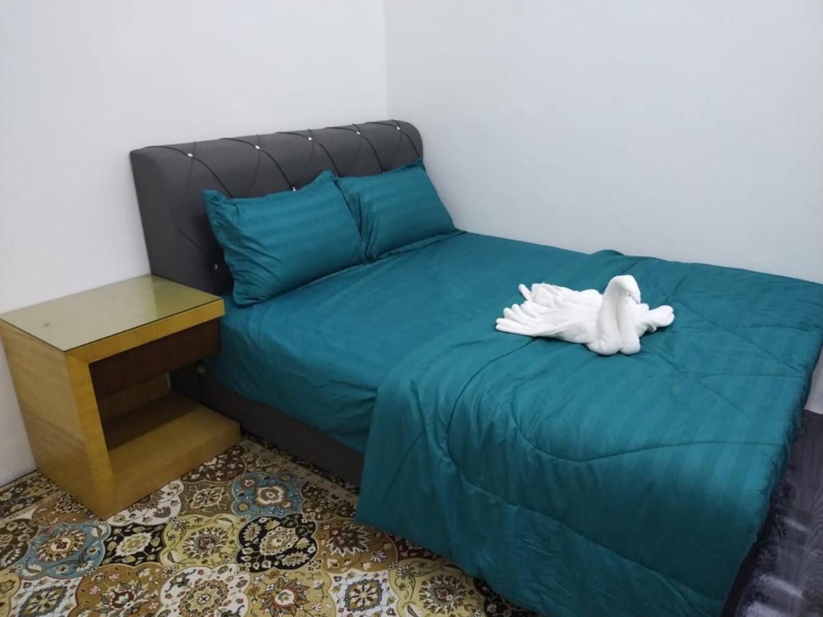 Homestay Embah Ros & Embah Lek Hutan Melintang Exterior foto