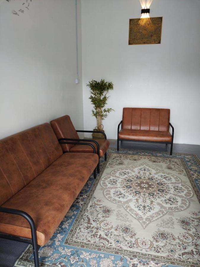 Homestay Embah Ros & Embah Lek Hutan Melintang Exterior foto