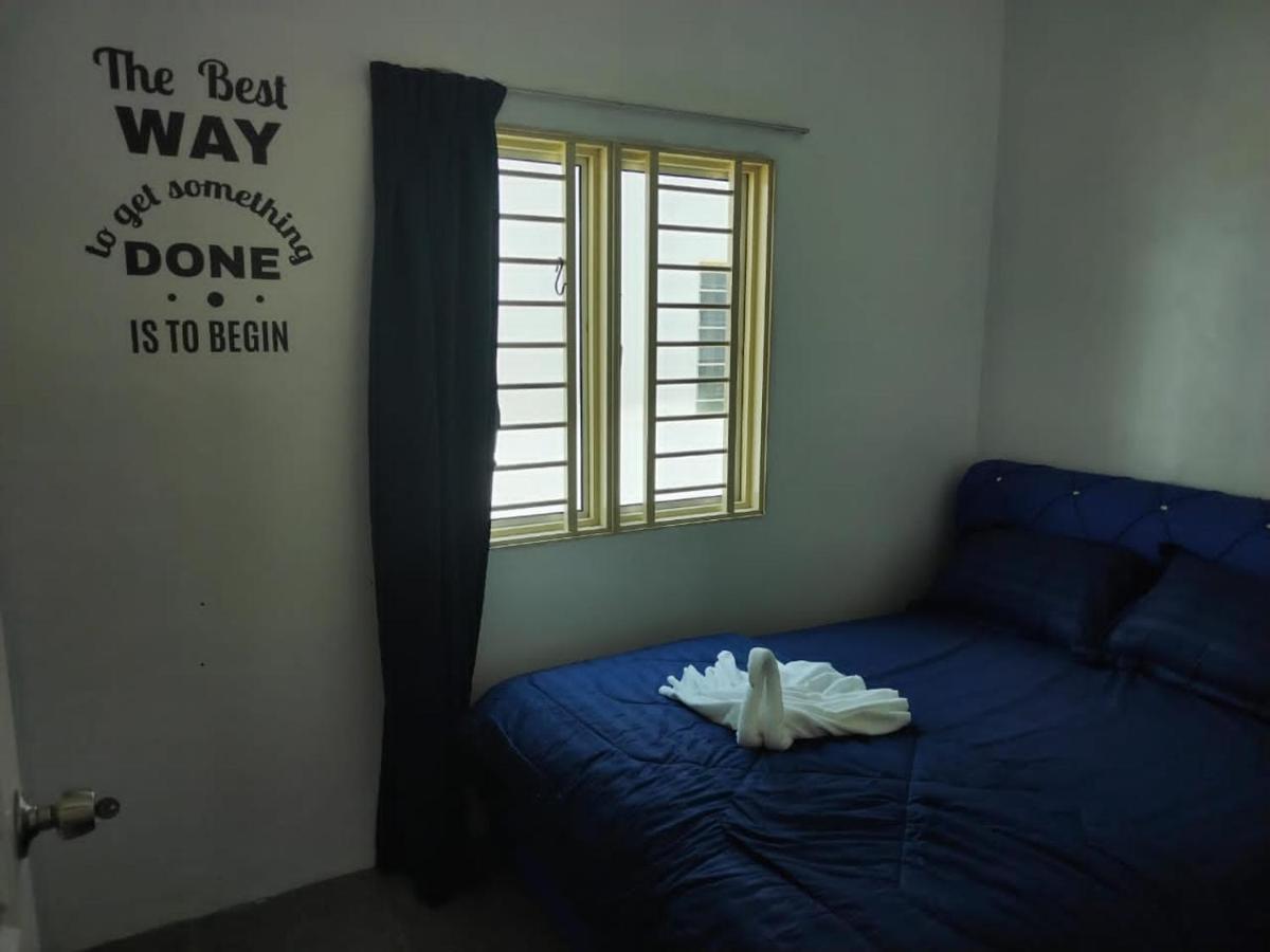 Homestay Embah Ros & Embah Lek Hutan Melintang Exterior foto