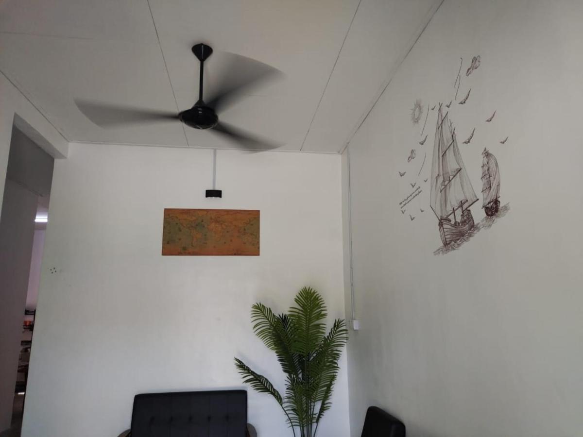 Homestay Embah Ros & Embah Lek Hutan Melintang Exterior foto